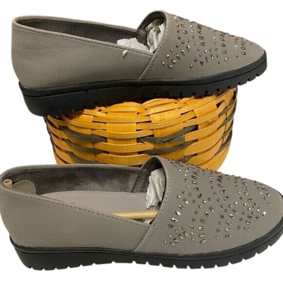 Yellow Box Womens Silver Studded Slip-On Loafers Size 7.5 - Picture 3 of 6